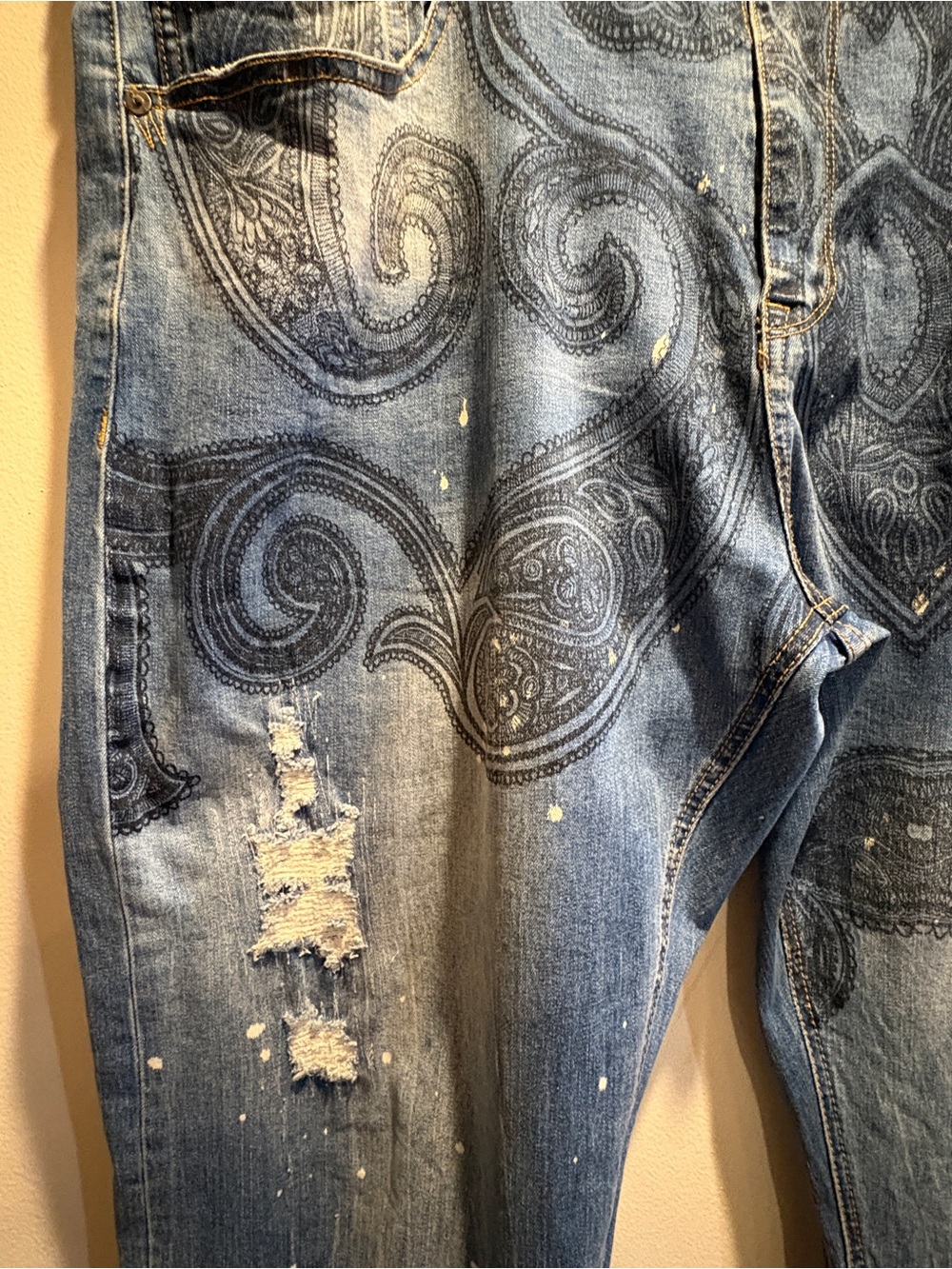 Sean John Men’s 42W Athlete Tapered Stretch Paisley Distressed Jeans Blue
